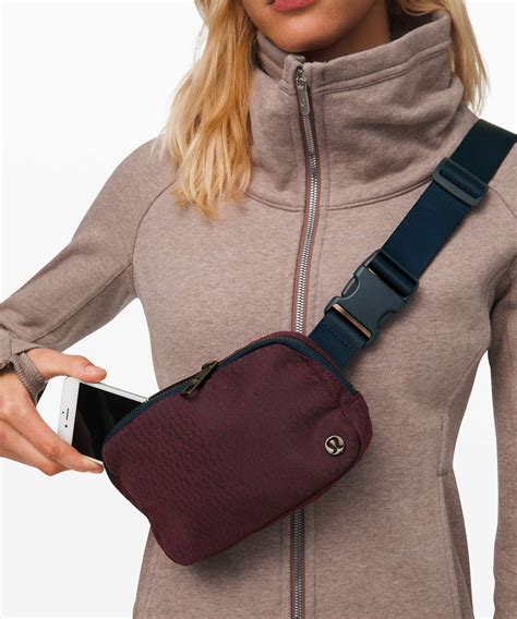 lululemon belt bag for women.